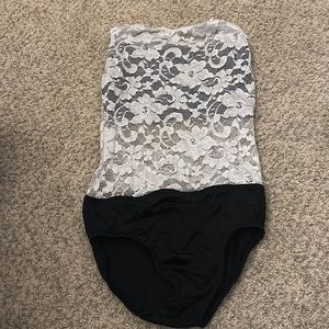 Black and White Floral Barely Worn